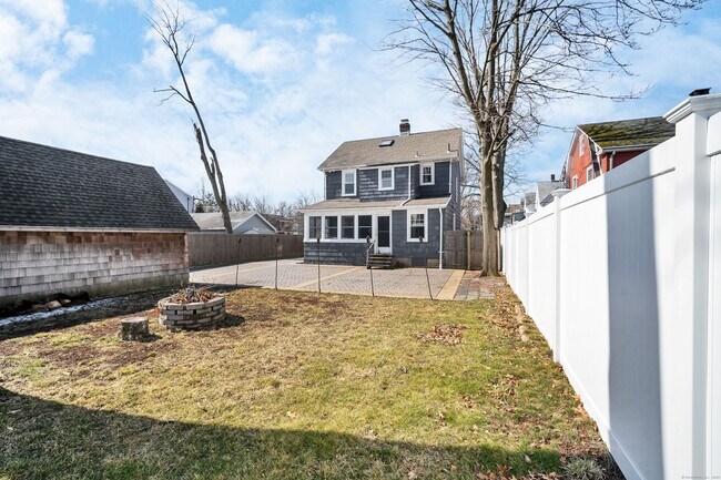 Building Photo - 19 Martin St