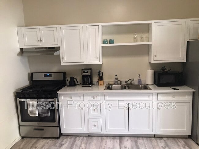 Building Photo - 343 S Convent Ave