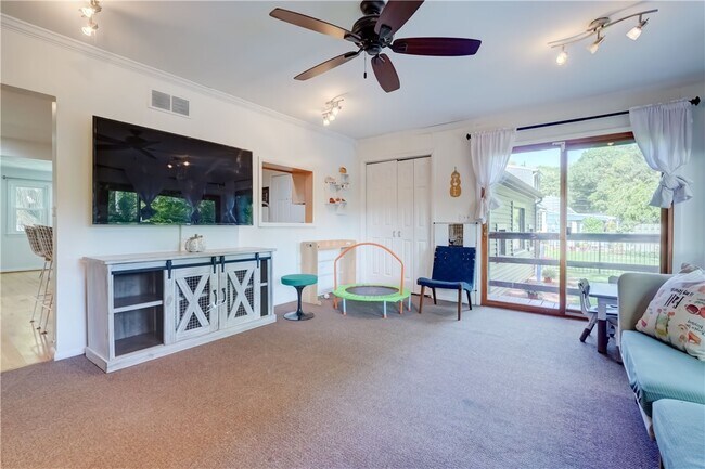 Building Photo - 984 Danby Dr