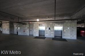 Building Photo - 350 N Main St