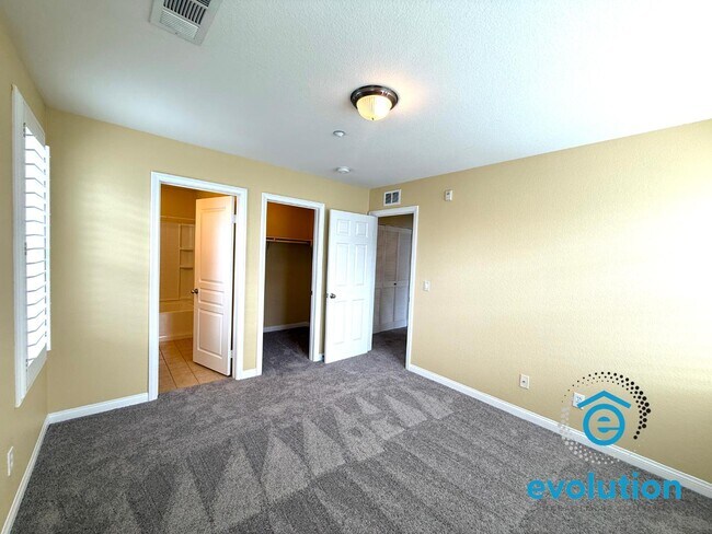 Building Photo - 810 Harbor Cliff Way