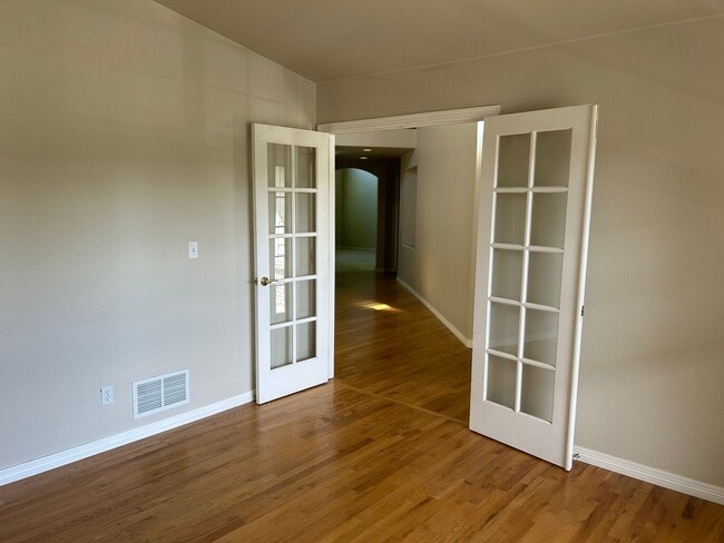 Building Photo - Beautiful Windsor Home Offering Space, Style, and Convenience