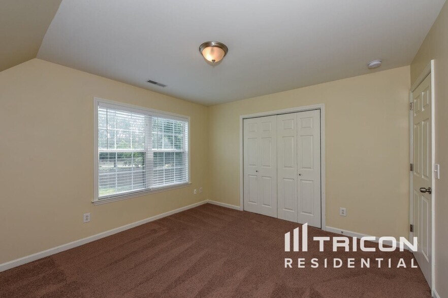 Building Photo - 2933 Mercer Ln