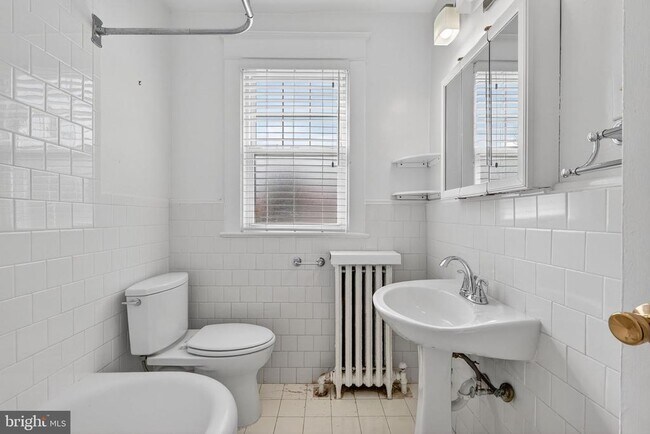 Building Photo - 7903 Woodbury Dr