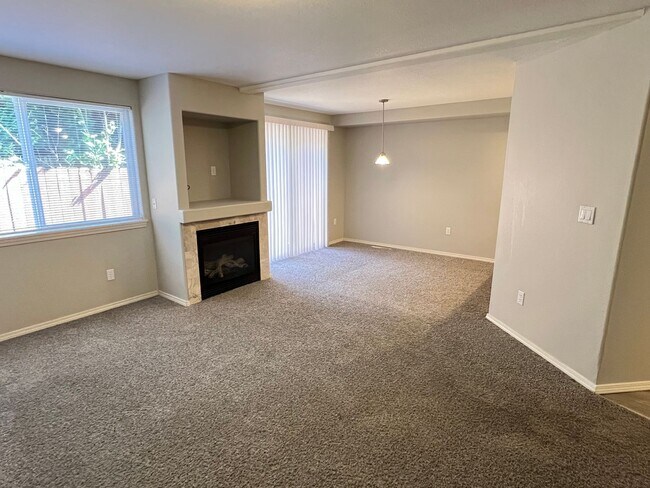 Building Photo - 5546 NE 89th Ave