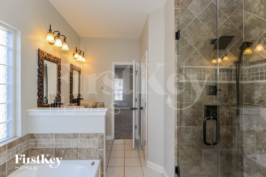 Building Photo - 1001 Josey Ln