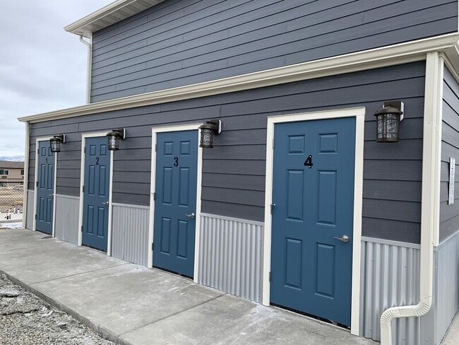 Building Photo - 851 Gibbon St