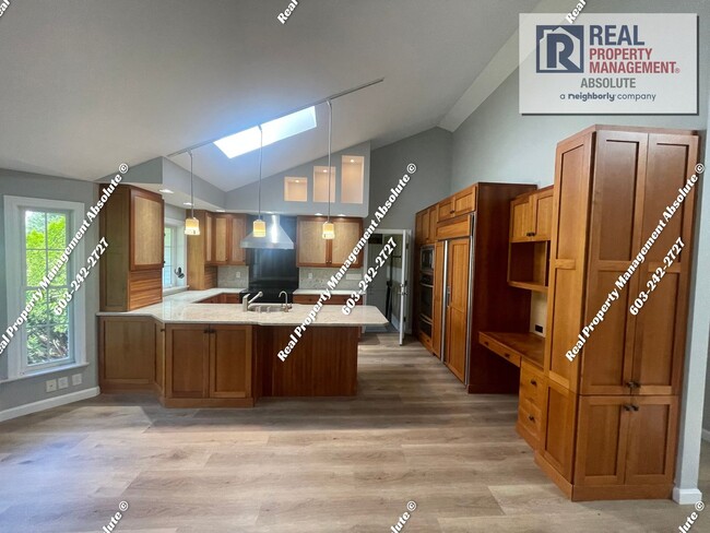 Building Photo - Beautiful 4 Bedroom Condo