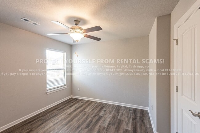 Building Photo - 4363 W Topeka Ave