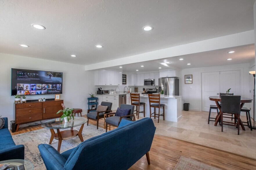 Building Photo - 9949 E Sego Lily Dr