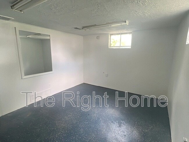 Building Photo - 5417 S 49th St