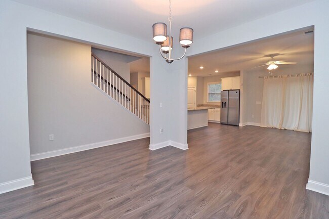 Building Photo - Fabulous 4 bedroom 2.5 Bath House ~ Minutes to Fort Jackson ~ Available June 2026!