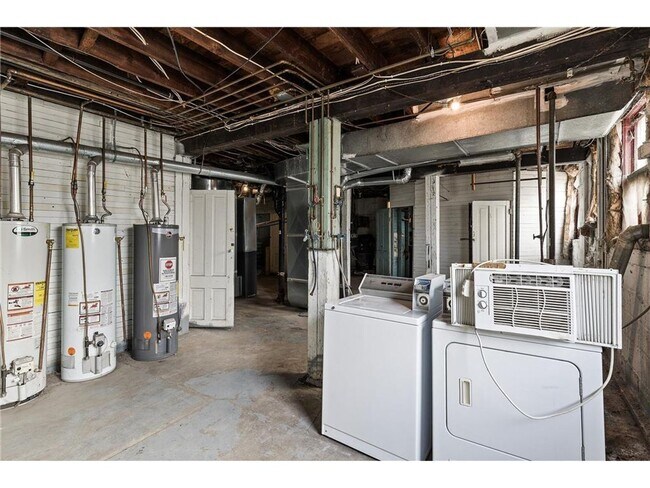 Building Photo - 3101 NE Tyler St