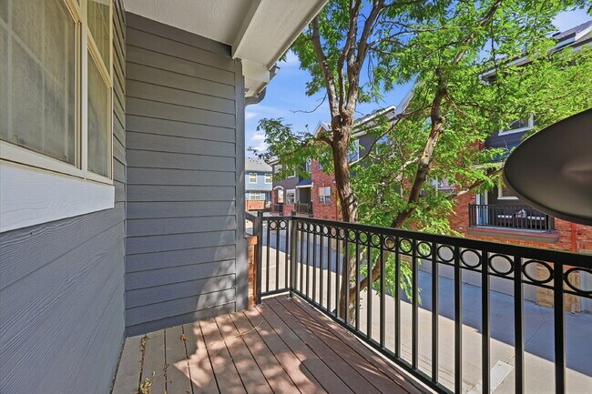 Building Photo - $2,895.95 with $300 Off the first month's rent, 2 Beds - 2.5 Bath, Townhome in Lone Tree with Bal...