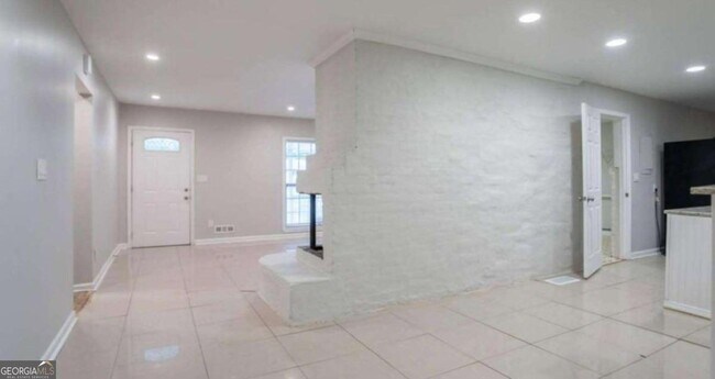 Building Photo - 3409 Hyland Dr