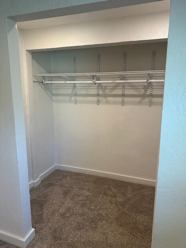 Building Photo - Updated 2 bedroom 2 bath house with a deta...