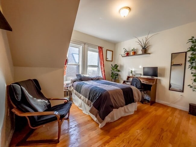 Building Photo - 153 Amory St