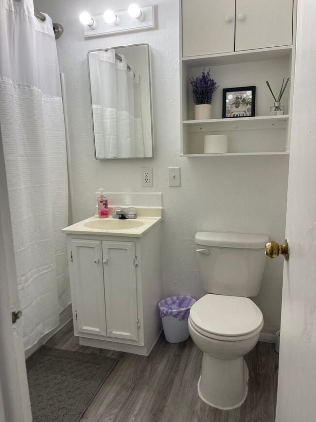 Building Photo - 6393 S Russell Rd