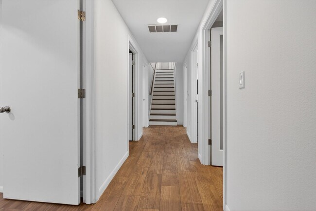 Building Photo - Stunning 4 bed + office, 4 bath rental home in Damascus!