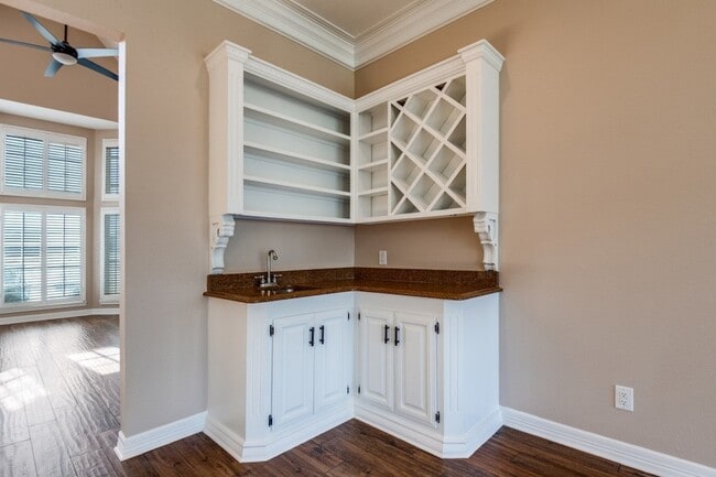 Building Photo - 529 Chippendale Dr