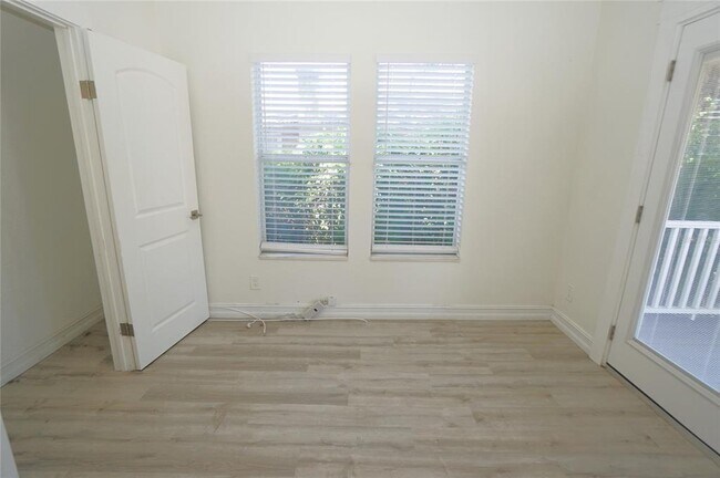 Building Photo - 2511 W Fig St