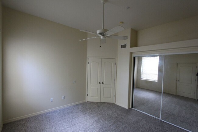 Building Photo - Spacious 2 Bedroom Summit Park Condo with Private Balcony & Soaking Tub