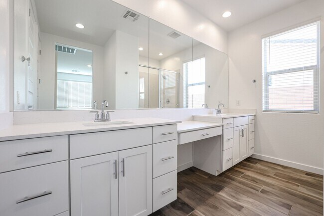 Building Photo - COMING SOON!! HOME IN TOLLESON! 4 BEDROOM 3 BATHROOMS!