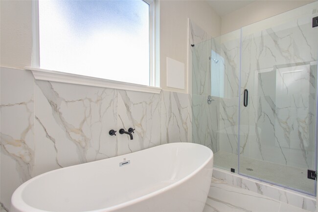 Building Photo - 4916 Sunbeam St