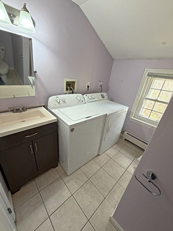 Building Photo - 76 Ode Way