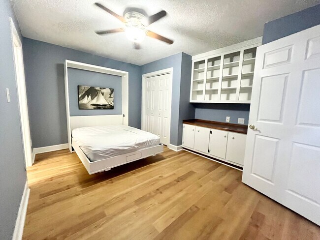 Building Photo - 110 N Water St