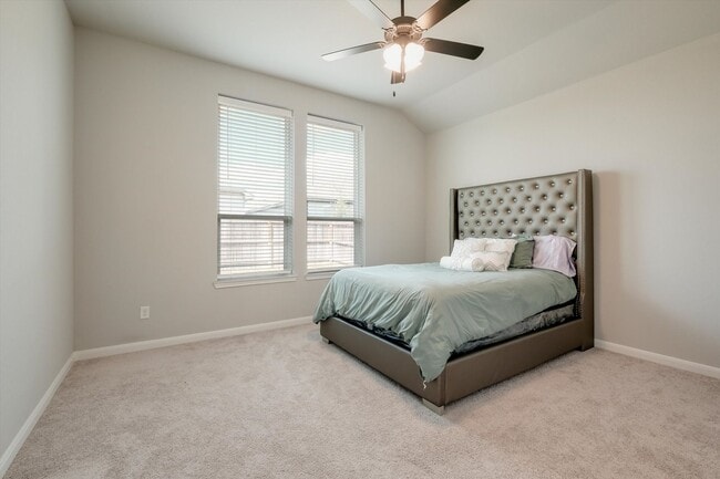 Building Photo - Bright & Charming Fantine Fields Home