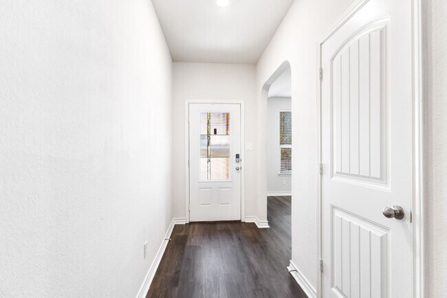 Building Photo - Well-Maintained 3-Bedroom Home – Ideal for Students & Professionals!