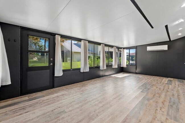 Building Photo - 1431 SE Berwick Ct