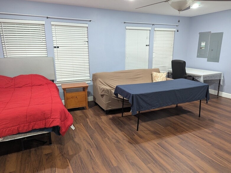 Building Photo - 7830 SW 97th Ave