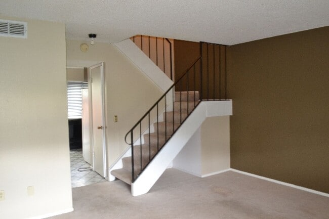 Building Photo - Spacious 2-Bedroom Condo