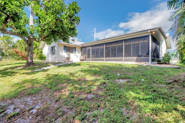 Building Photo - 4800 SW 12th Pl