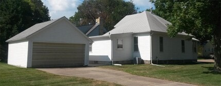 Building Photo - 2048 N D St