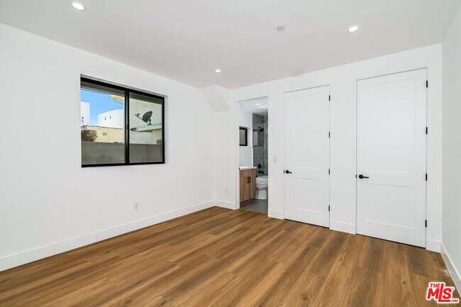 Building Photo - 2204 1/2 Carmona Ave