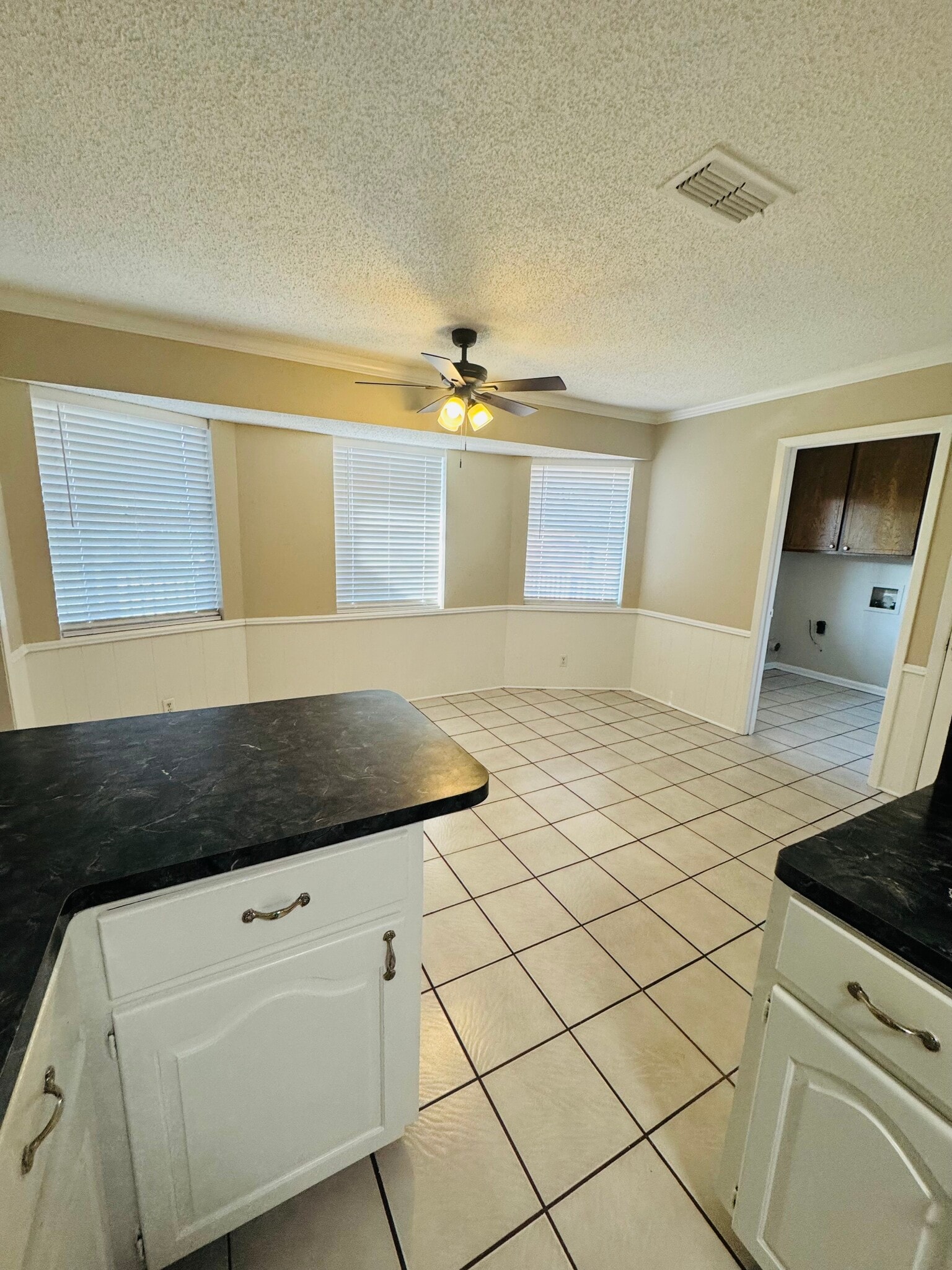 Building Photo - 115 Fairview Dr