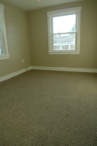 Building Photo - 2833 Midland Street