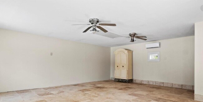 Building Photo - 25723 Glen Loch Dr