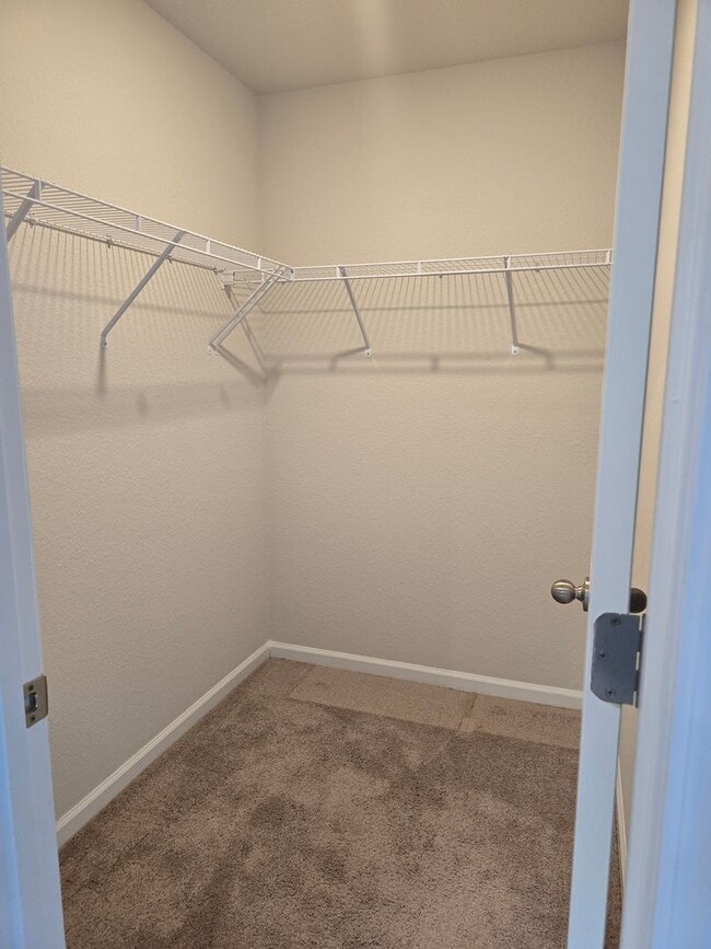 Building Photo - NEW LISTING!!!!!