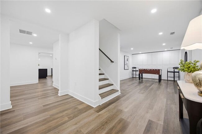 Building Photo - 6410 Westchester Pl