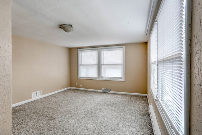 Bedroom - 3919 Creston Ave