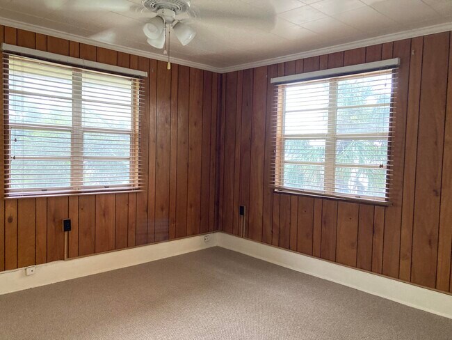 Building Photo - 803 Rockledge Dr