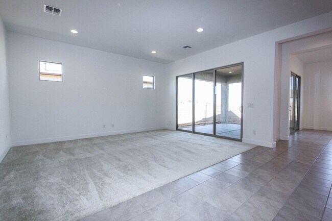 Building Photo - 3 bed 2 bath in Pronghorn Ranch