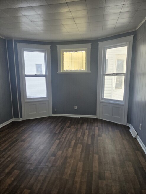 Building Photo - 306 Church St