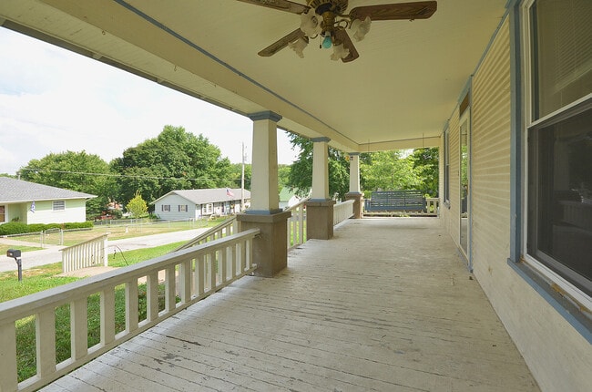 Building Photo - Beautiful Historic 3 Bedroom, 2 bath Home ...