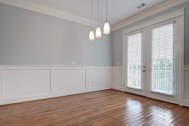 Building Photo - 2802 Morrison St