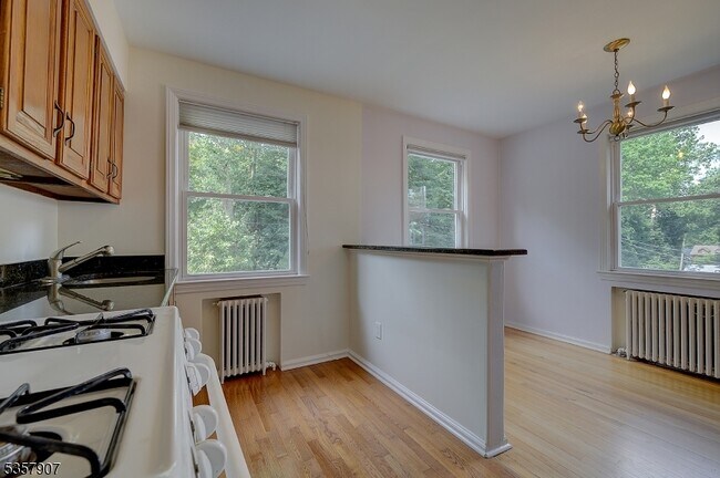 Building Photo - 349 Bloomfield Ave